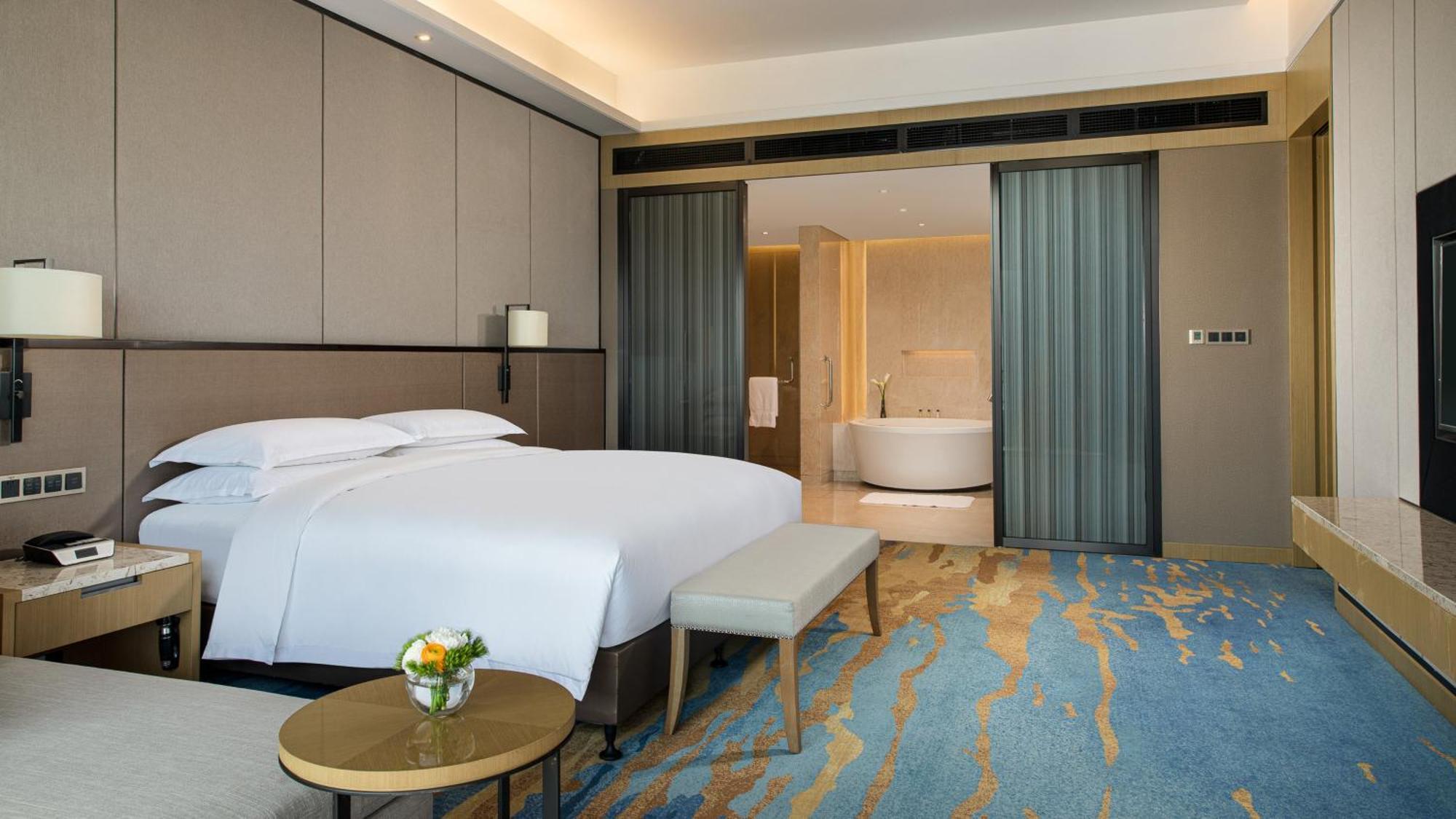InterContinental Wuhan, an IHG Hotel Bagian luar foto