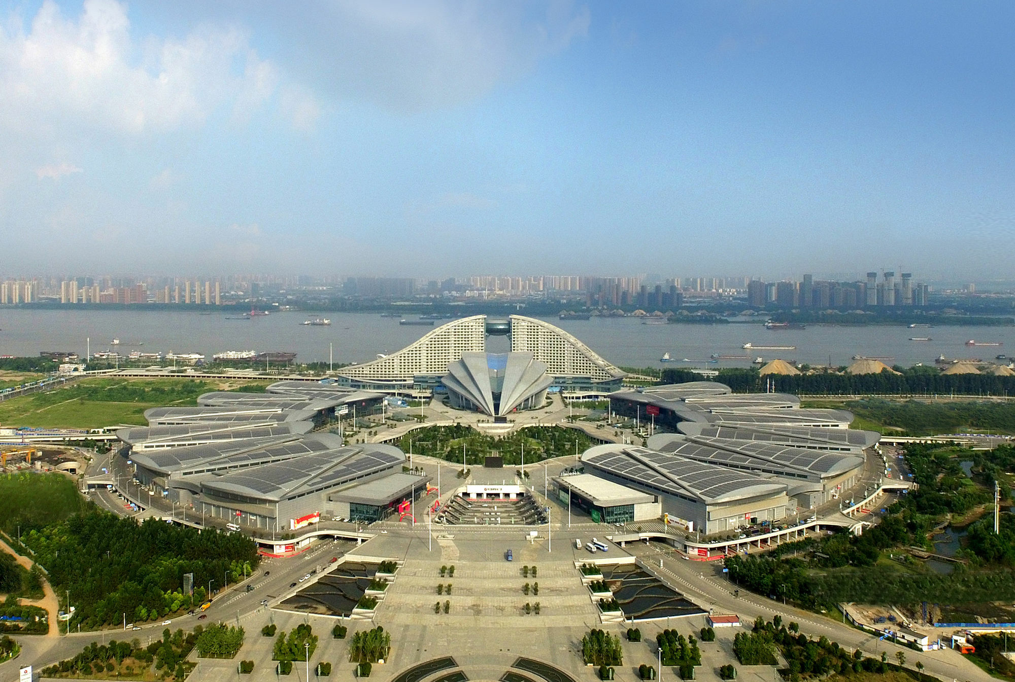 InterContinental Wuhan, an IHG Hotel Bagian luar foto